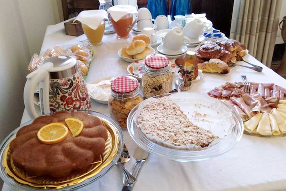 The continental breakfast Villa le Torri